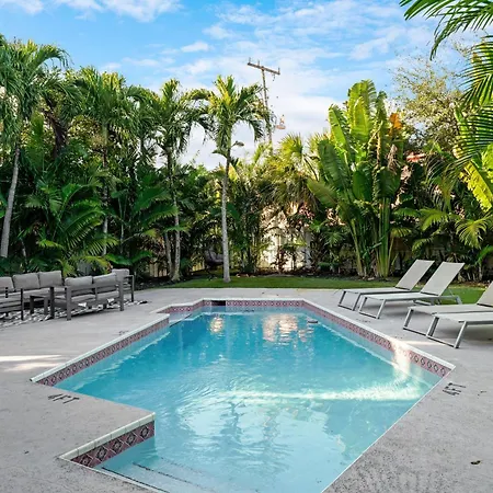 Villa Hollywood Tropical Retreat